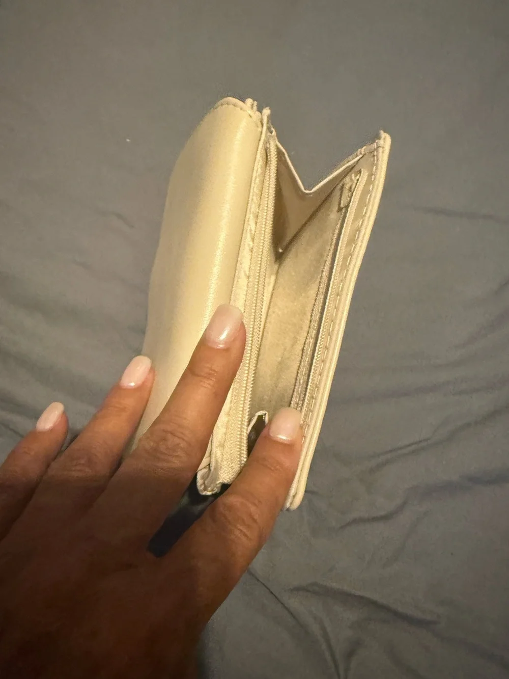 Compact Faux Leather Trifold Cream Card Holder Wallet - Sleek Everyday Organizer